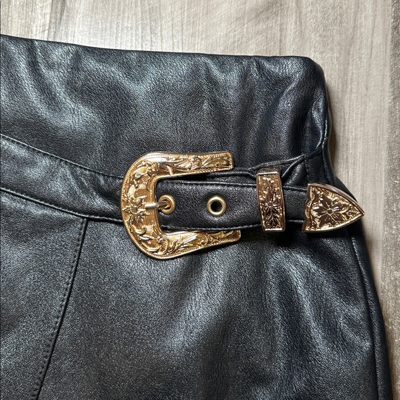 Amanda Uprichard Coralynn Faux Leather Belted Skort - XS - Picture 4 of 7